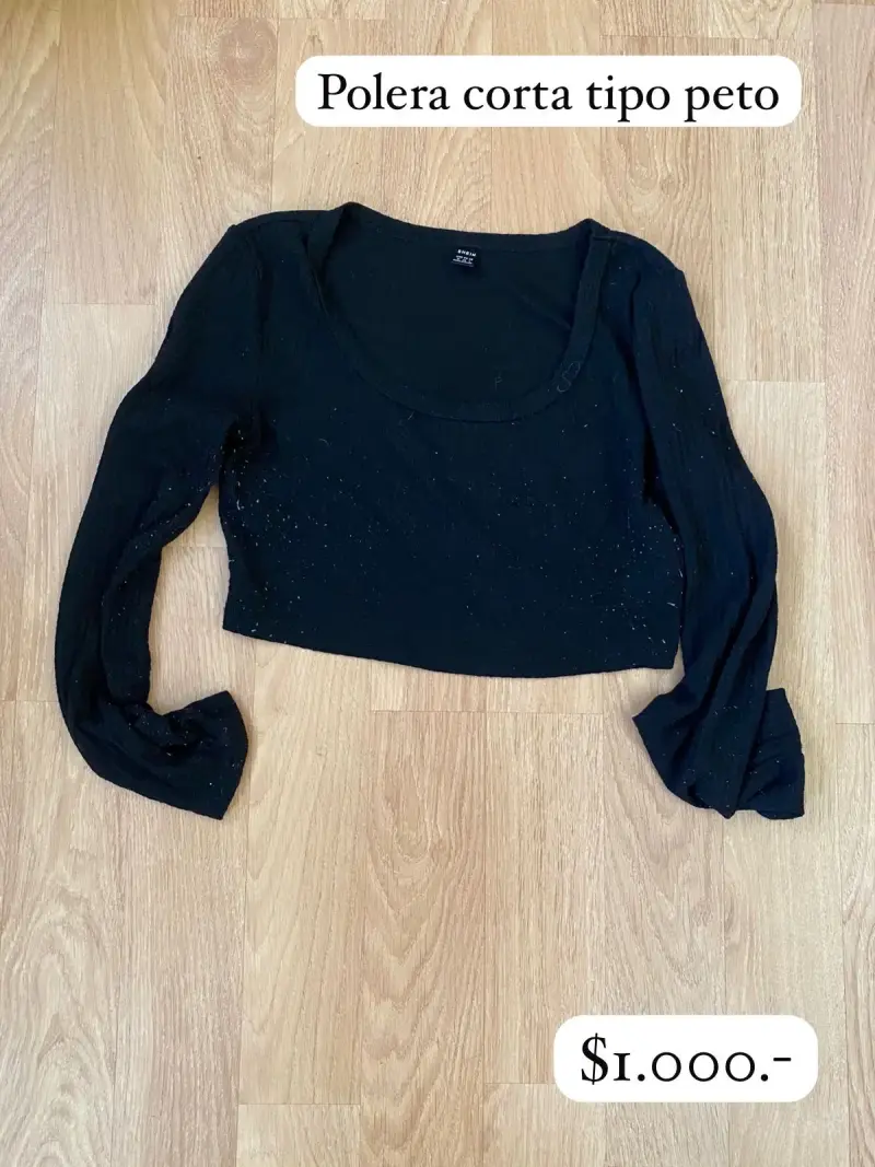 Polera corta tipo peto negra