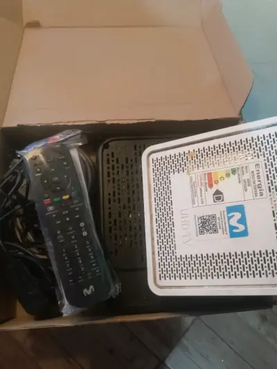 Decodificador Movistar UHD TV con control remoto - miniatura 3