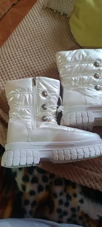 Botas blancas de invierno con plataforma - miniatura 2