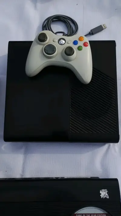 Consola de videojuegos con control y juego incluido - miniatura 3