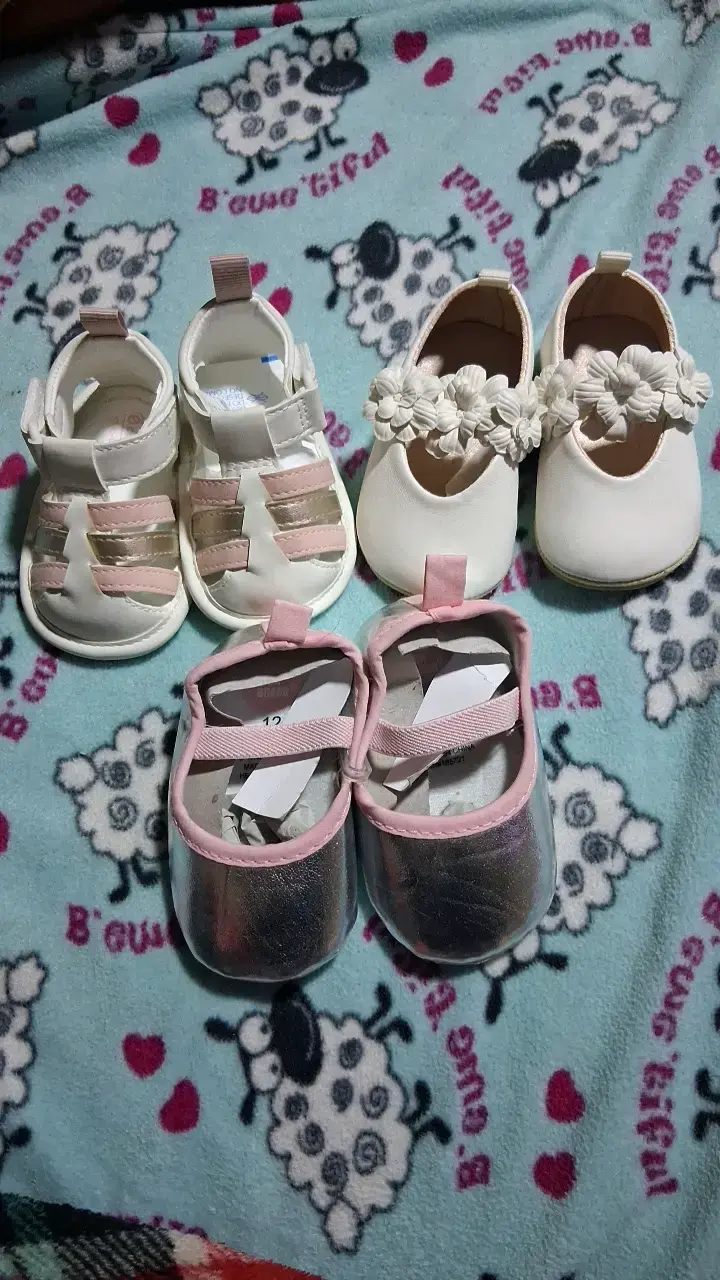 Lote de zapatos para bebé en tonos pastel