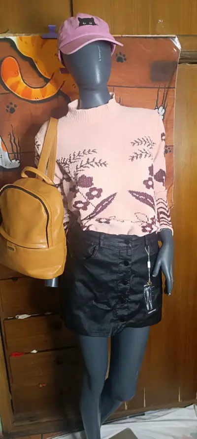 Sweater rosado con diseño floral para mujer - miniatura 4