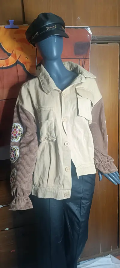 Sweater rosado con diseño floral para mujer - miniatura 5