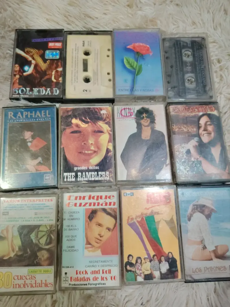 Colección de cassettes de música variada