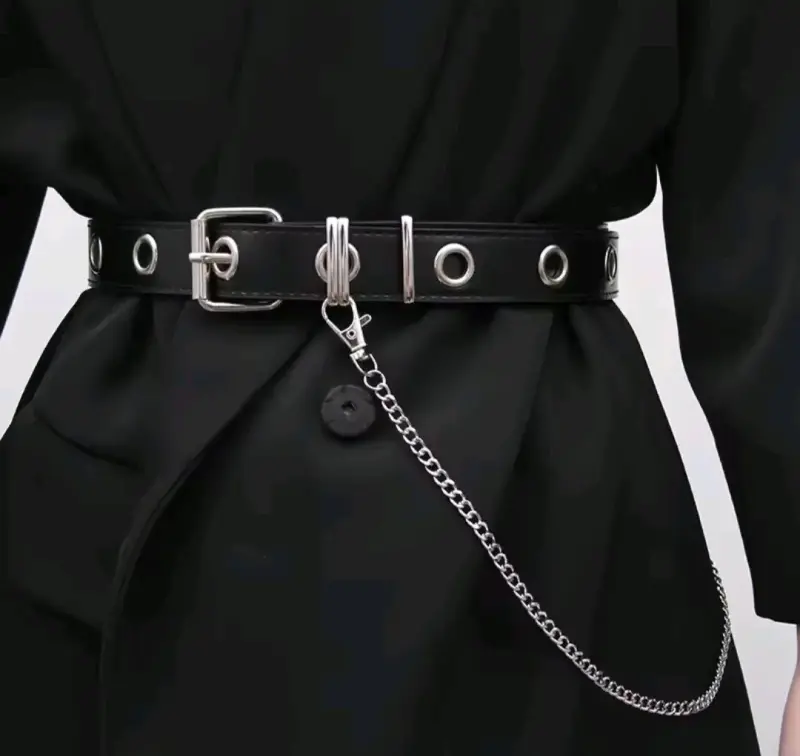 Cinturón de cuero negro con cadena metálica - 1