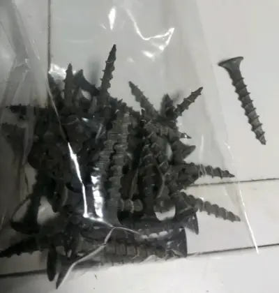 Tornillos para madera negros 1 bolsa 100 unidades - miniatura 1