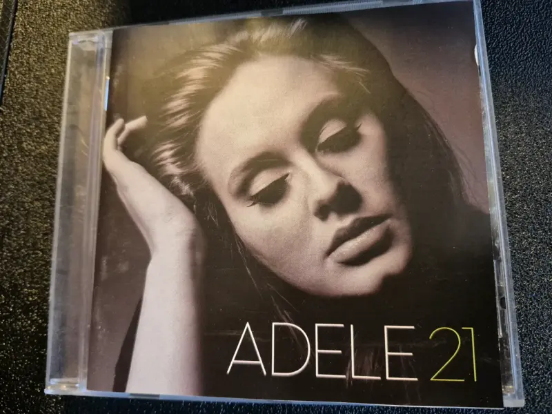 CD de música Adele 21 en buen estado