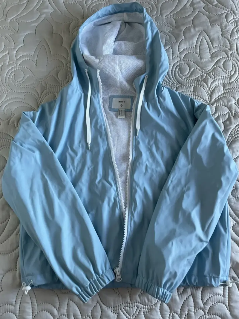 Chaqueta cortaviento azul pastel - 1