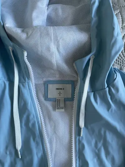 Chaqueta cortaviento azul pastel - miniatura 2
