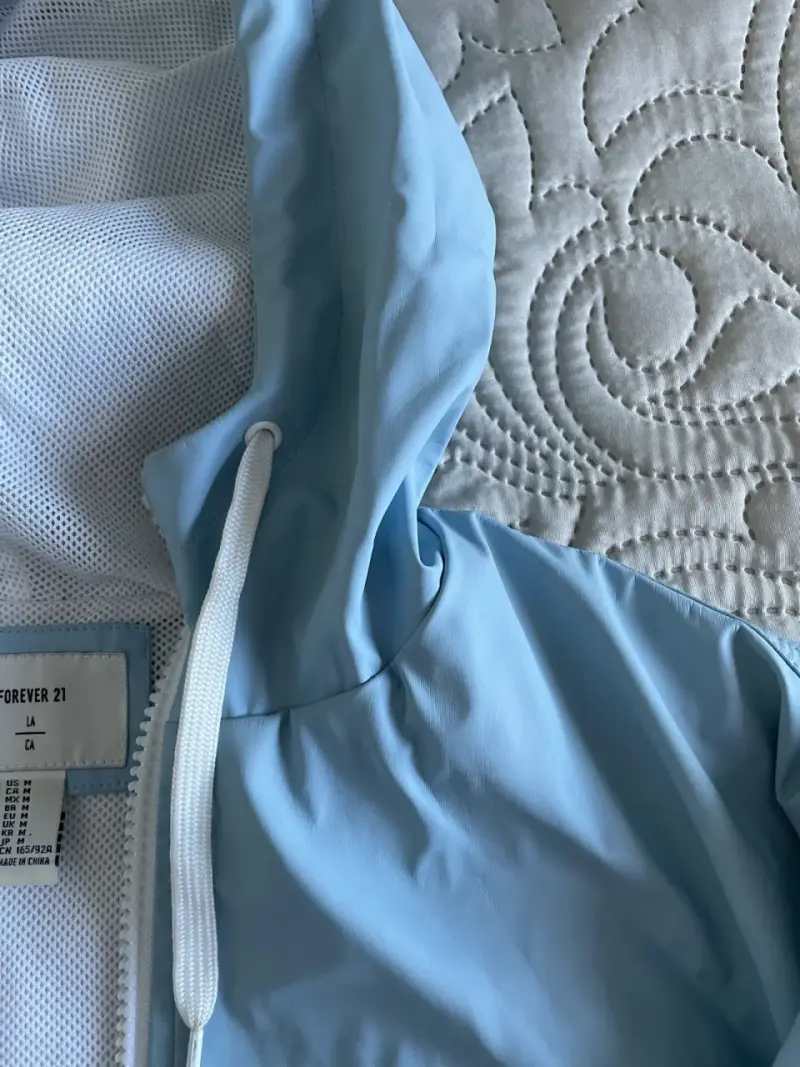 Chaqueta cortaviento azul pastel - 3