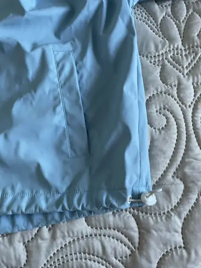Chaqueta cortaviento azul pastel - miniatura 5