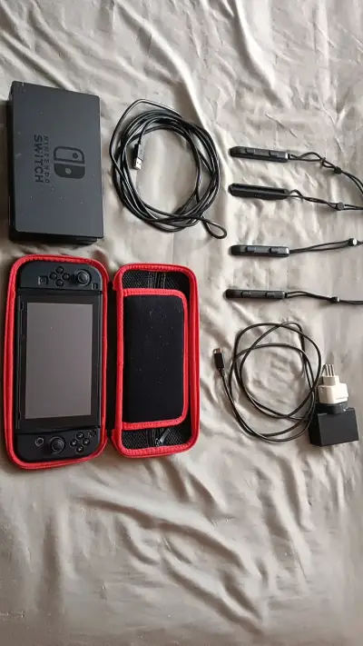 Consola Nintendo Switch+estuche+4 straps - miniatura 1