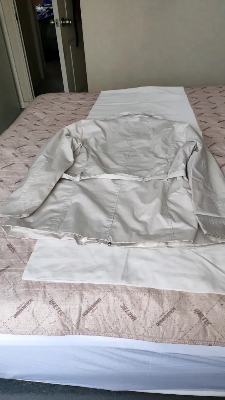 Chaqueta blanca con cinturón para mujer - 4