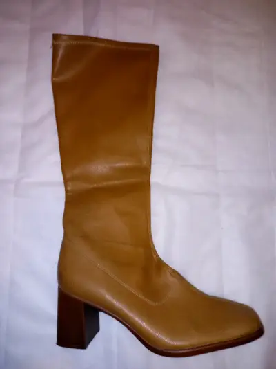 Botas de cuero marrón con tacón alto - miniatura 1