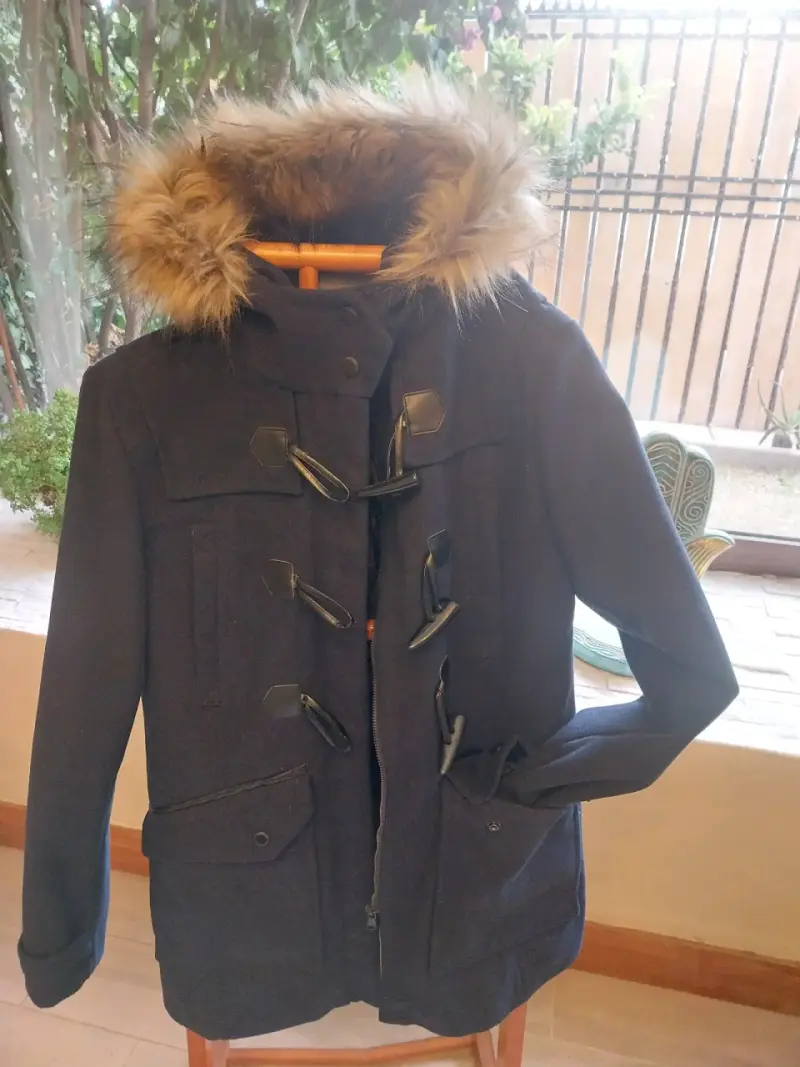 Abrigo de invierno con capucha de piel sintética - 1