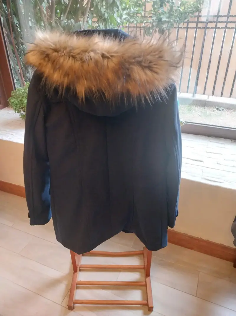Abrigo de invierno con capucha de piel sintética - 4