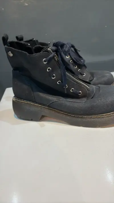 Botines negros de cuero con cierre lateral - miniatura 1