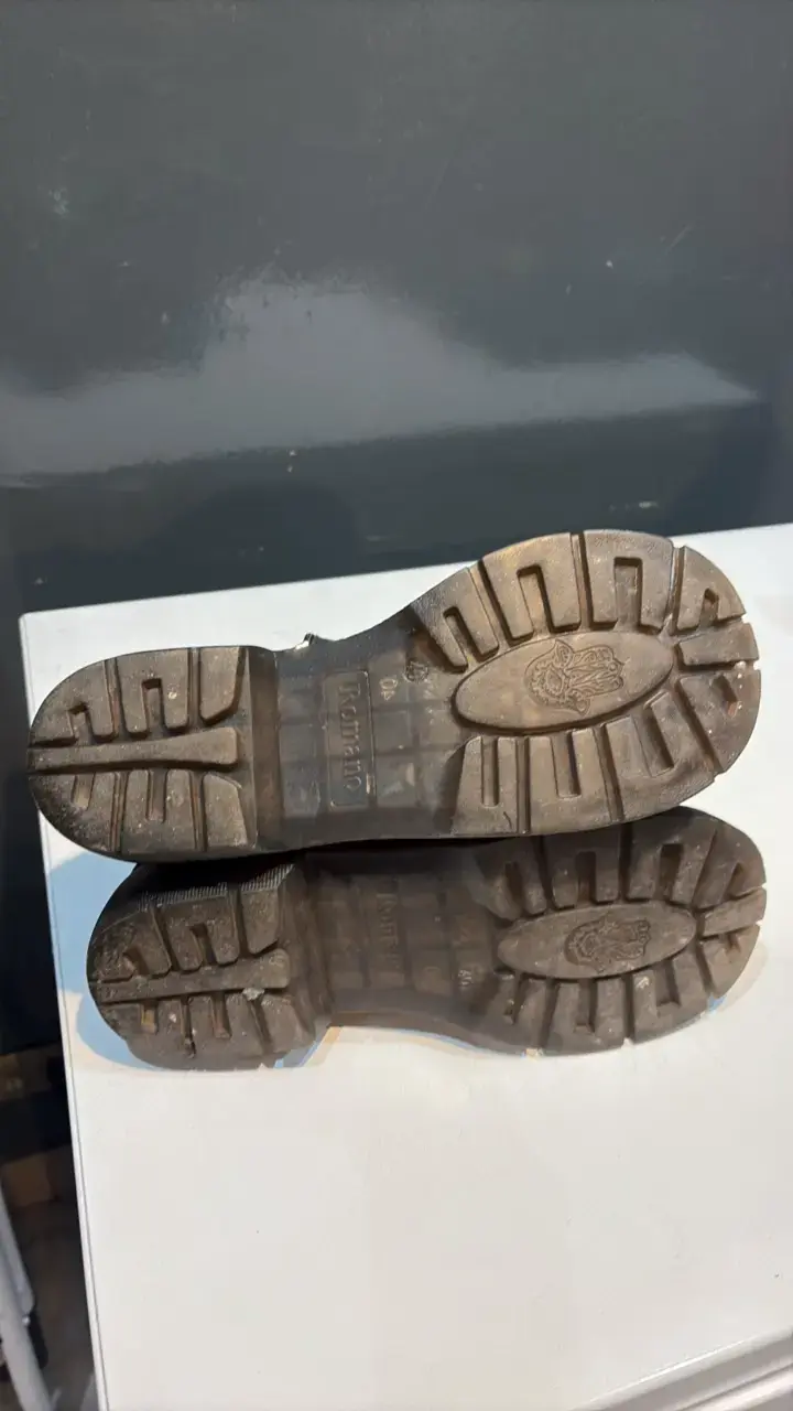 Botines negros de cuero con cierre lateral - 2