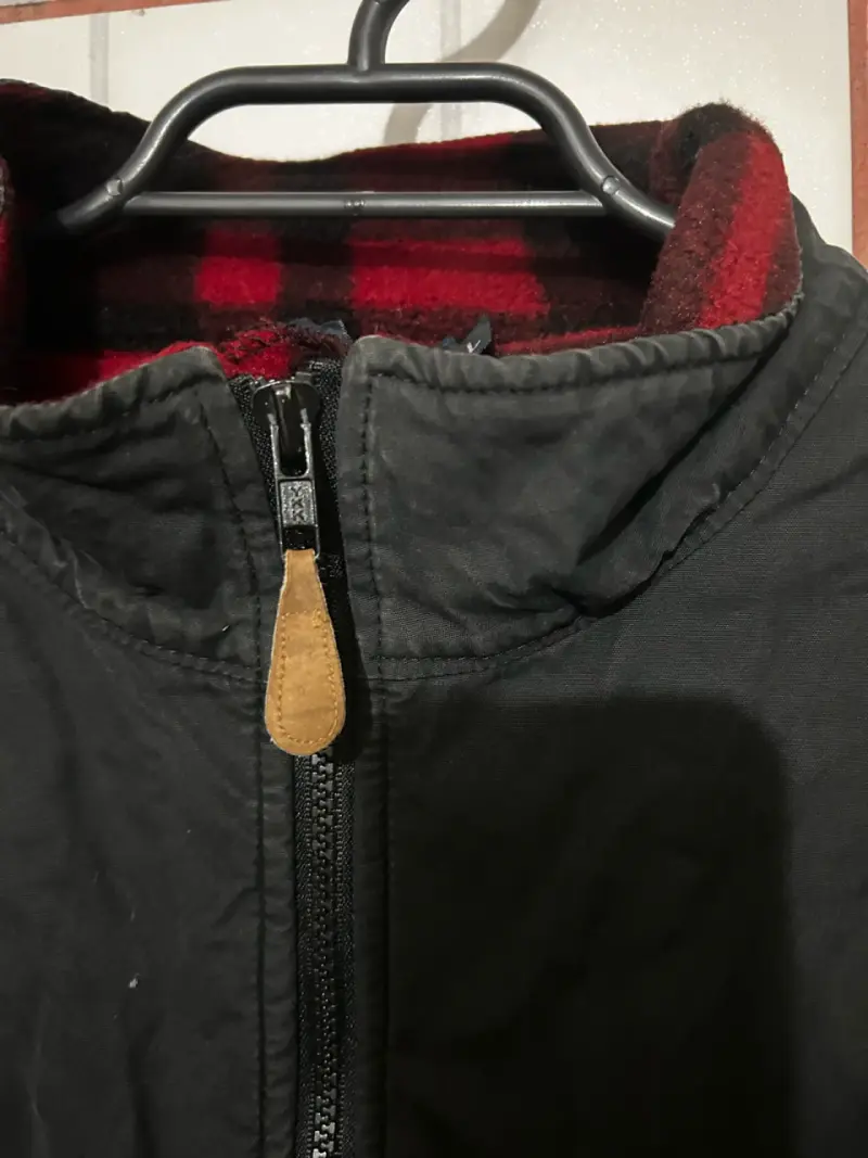 Chaqueta de lana a cuadros rojo y negro - 3