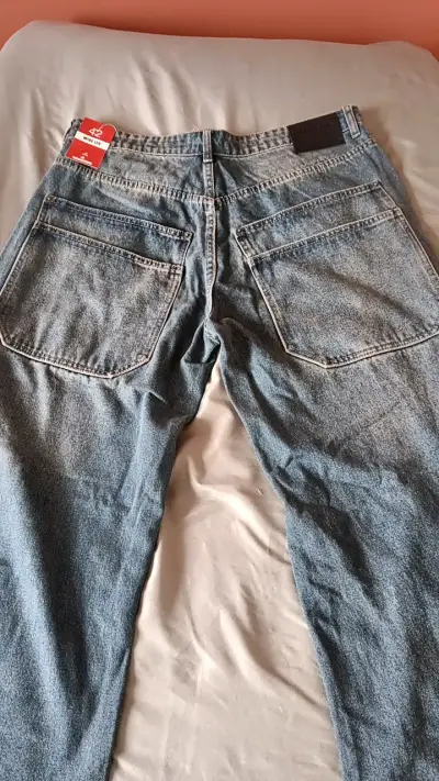 Jeans clásicos de mezclilla azul talla 42 - miniatura 4