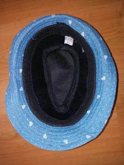 Sombrero de tela azul con corazones - miniatura 3