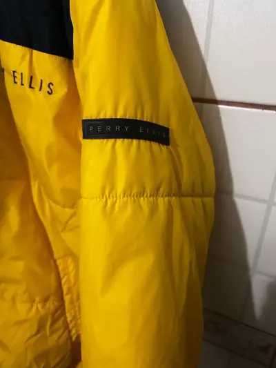 Chaqueta acolchada Perry Ellis amarilla y negra - miniatura 3
