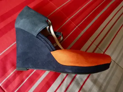 Zapatos de tacón azul y naranja con hebilla - miniatura 5