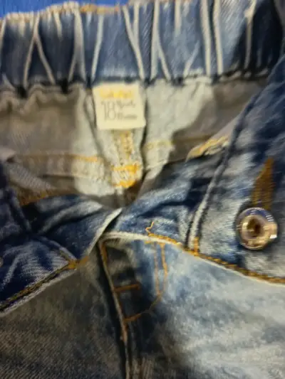 Jeans de niña con bordado floral - miniatura 3