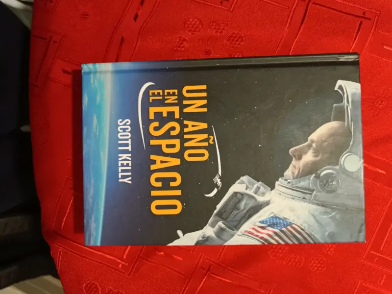 Libro 'Un Año en el Espacio' de Scott Kelly