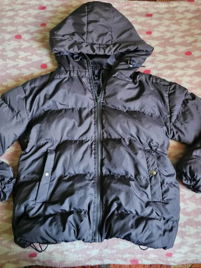 Chaqueta acolchada con capucha para invierno