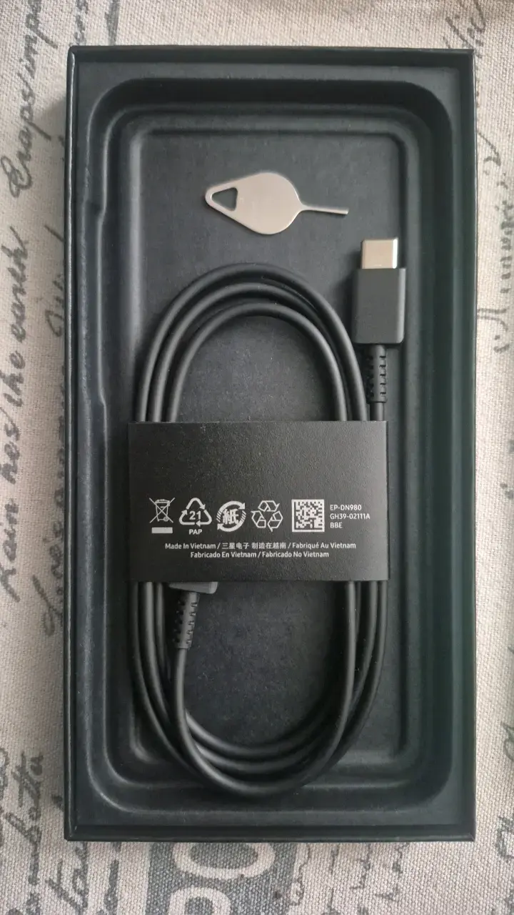 Samsung Galaxy S23 FE usado en caja - 2