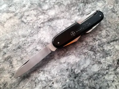 Navaja multiusos Victorinox negra - miniatura 1