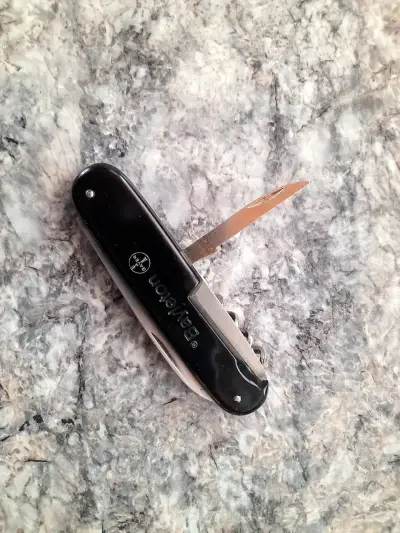 Navaja multiusos Victorinox negra - miniatura 4