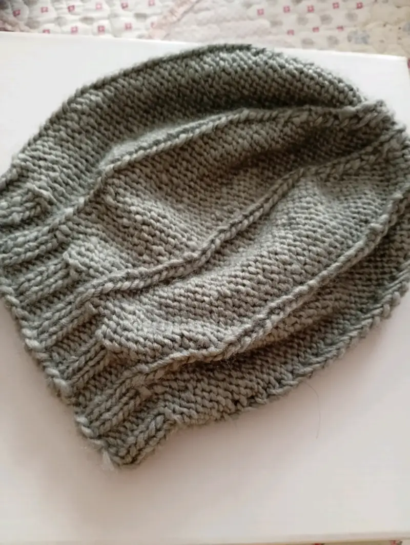 Gorro de lana tejido a mano gris - 1