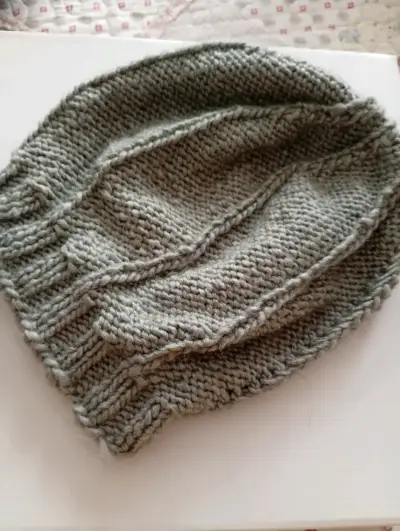 Gorro de lana tejido a mano gris - miniatura 1