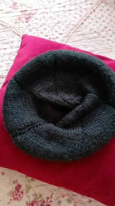 Gorro de lana tejido a mano gris - miniatura 3