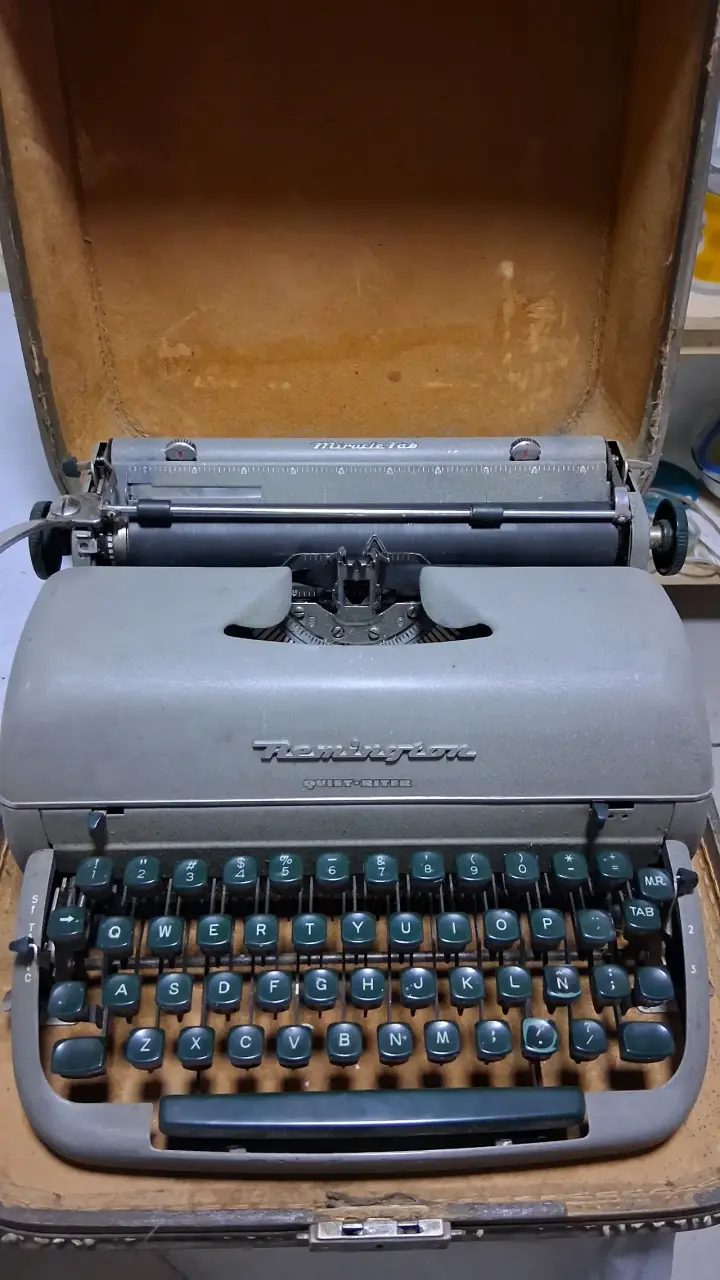 Máquina de escribir Remington vintage en buen estado - 1