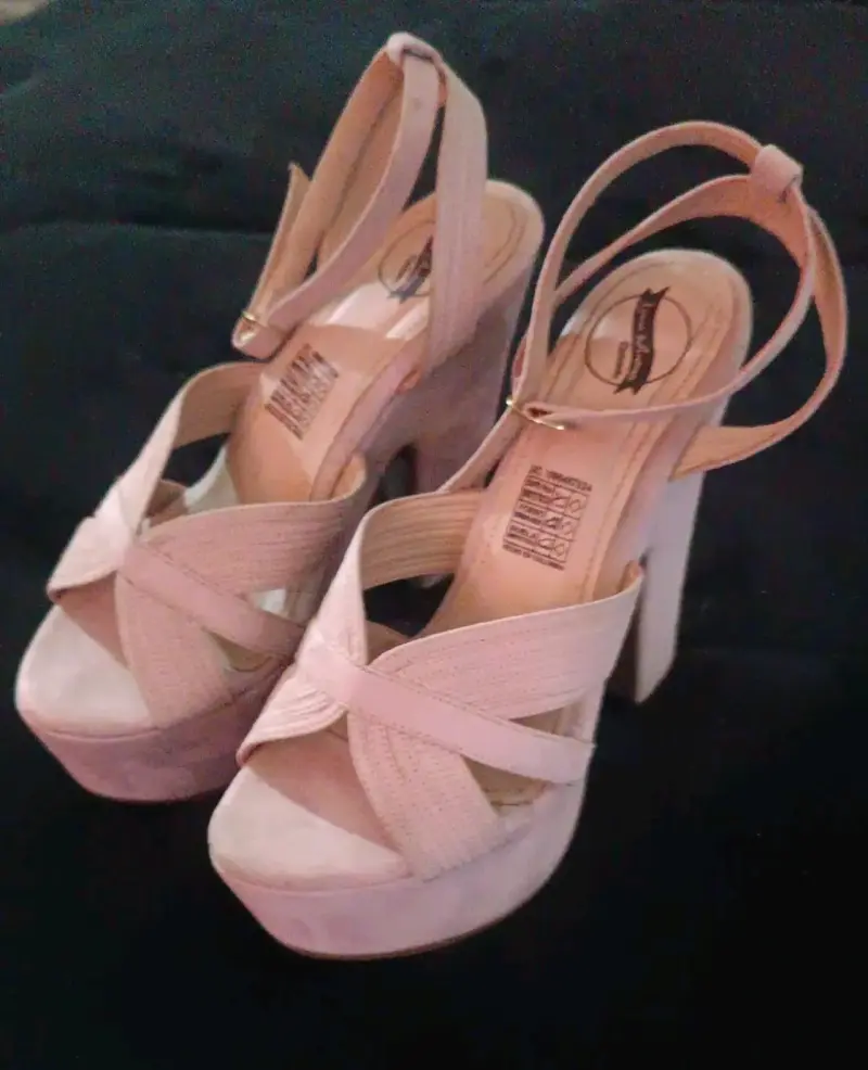 Sandalias de tacón alto palo de rosa elegantes