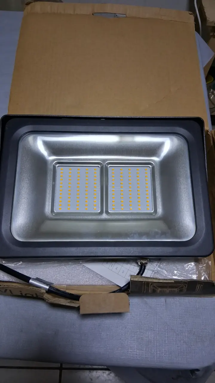 Reflector LED de alta potencia para exteriores - 1