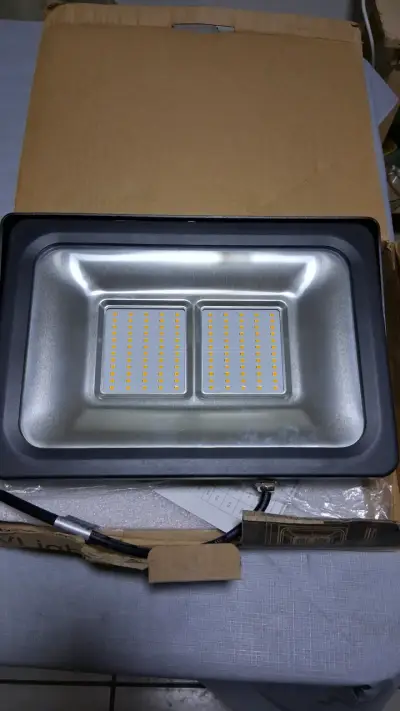 Reflector LED de alta potencia para exteriores - miniatura 1