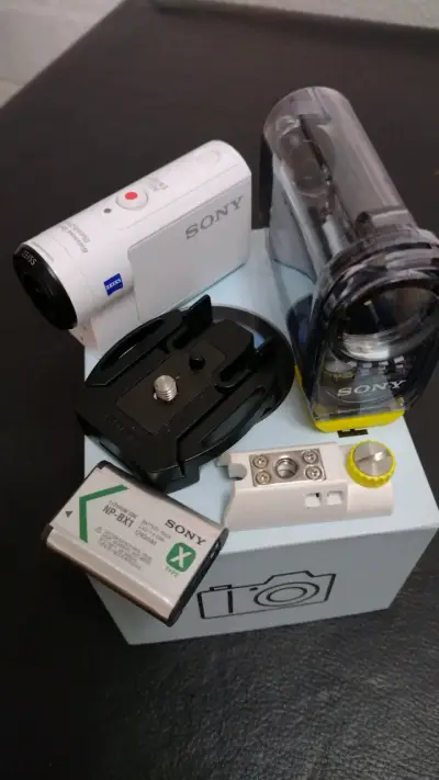 Cámara de acción Sony con accesorios - miniatura 1