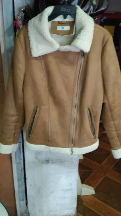 Chaqueta de cuero sintético con forro de lana - miniatura 1