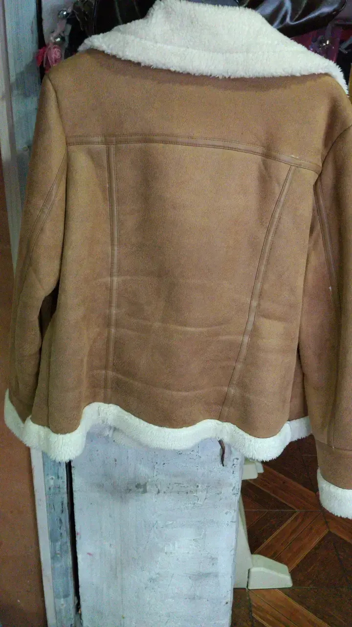Chaqueta de cuero sintético con forro de lana - 4