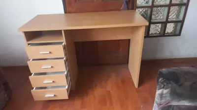 Escritorio con cajonera lateral - miniatura 4