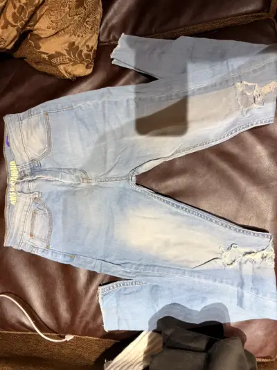 Jeans claro americanino y jeans de cuero, vestido - miniatura 1