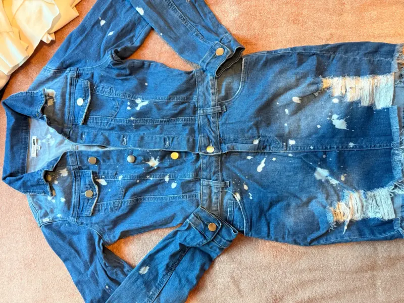 Jeans claro americanino y jeans de cuero, vestido - 5