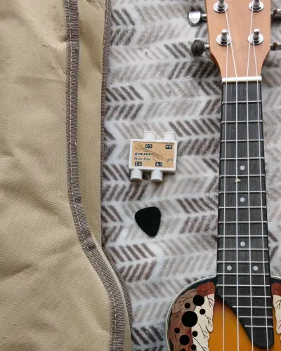 Ukulele Suzuki con funda y diseño especial - miniatura 2