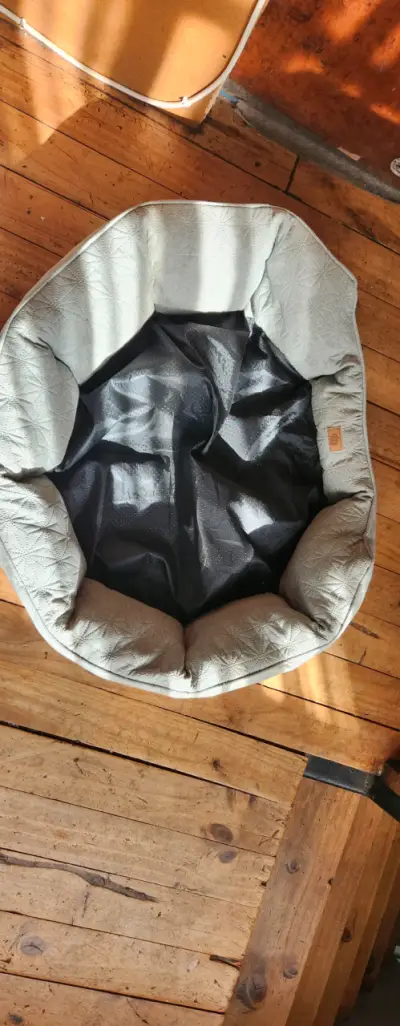 Cama para mascota acolchada y cómoda - miniatura 3