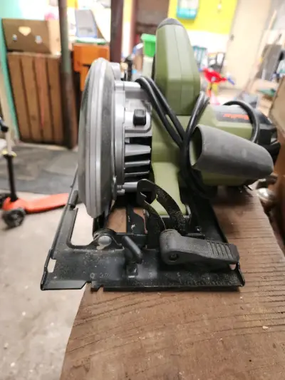 Sierra Circular Bauker 7-1/4'' 1800W - miniatura 4