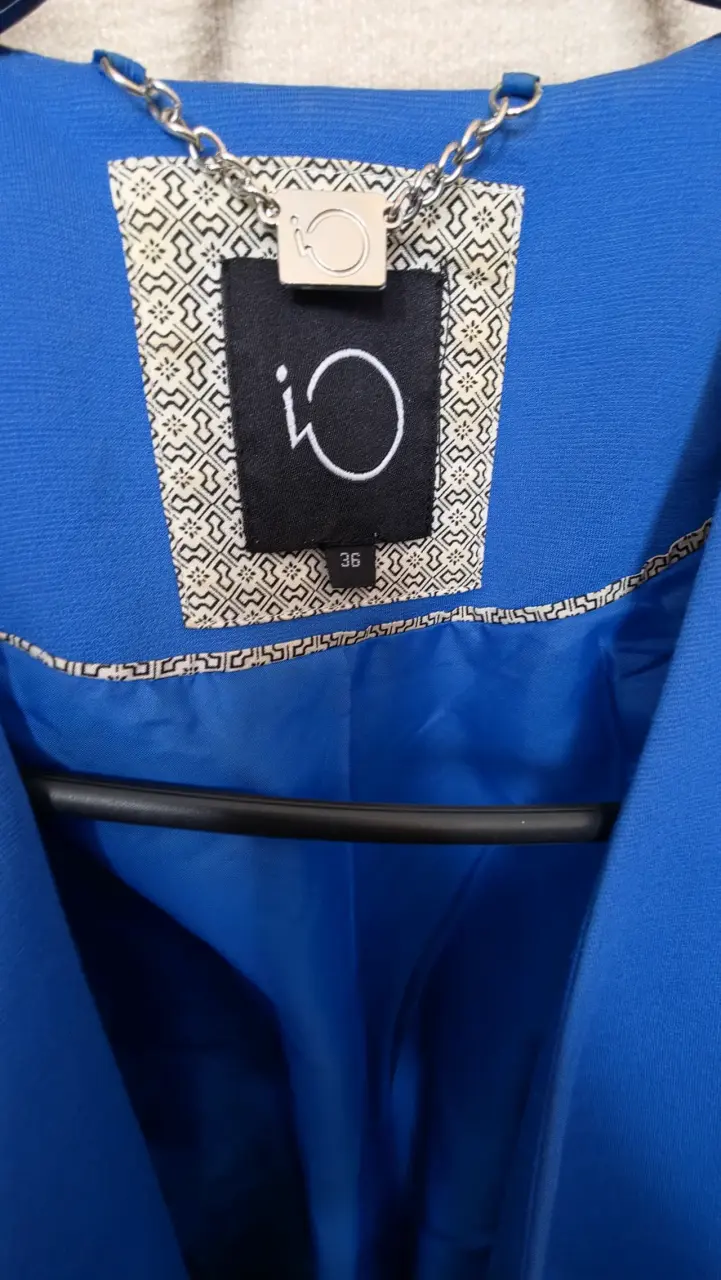 Blazer azul elegante para mujer con cierre decorativo - 5